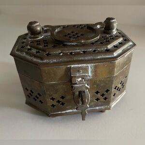VINTAGE FOOTED CRICKET BOX IN PIERCED BRASS-POTPOURRI TRINKETS JEWELRY - INDIA